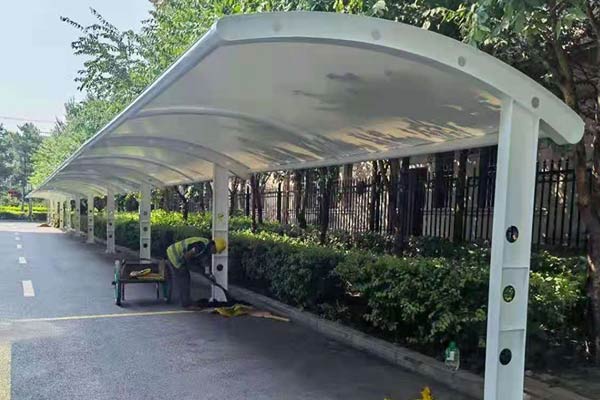 哈尔滨膜结构建造：路旁新风景，市民遮阳好去处